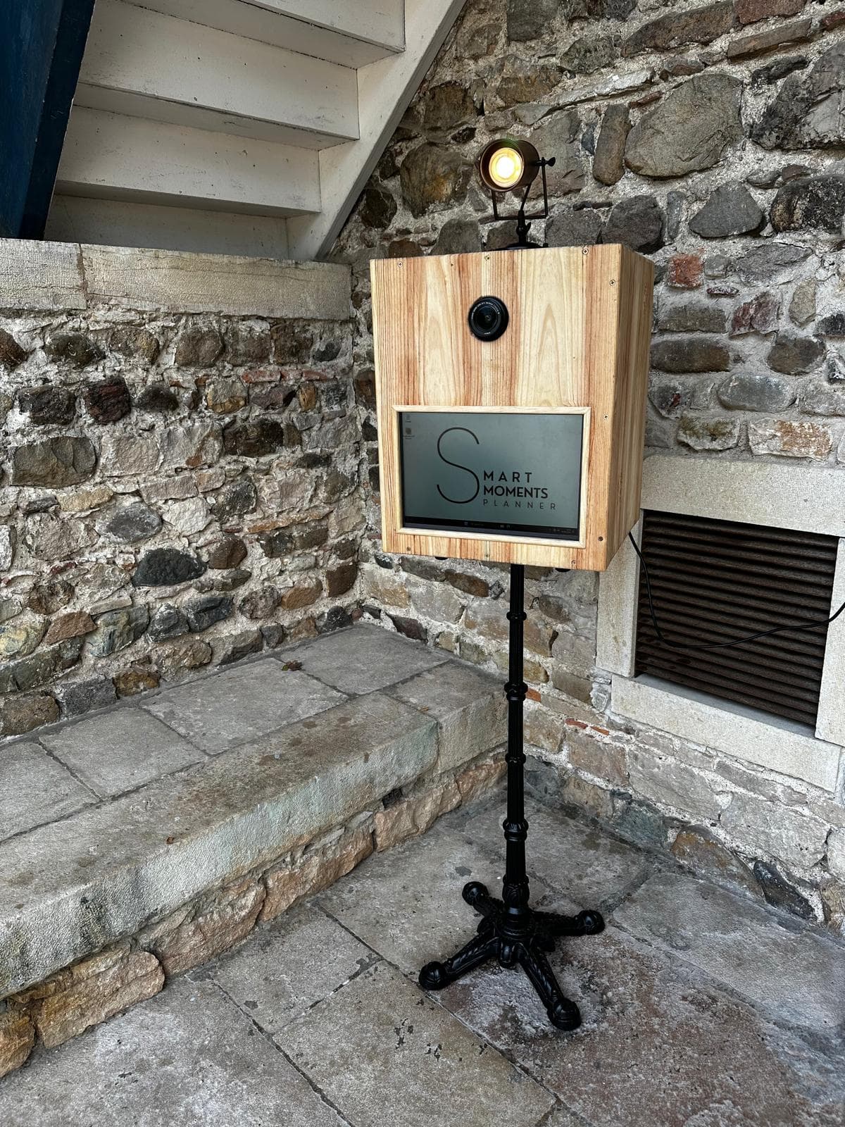 Photobooth Smart Moments vue de face en extérieur